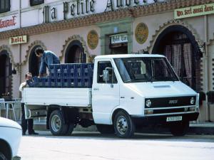 1978 UNIC Daily Chassis Cab